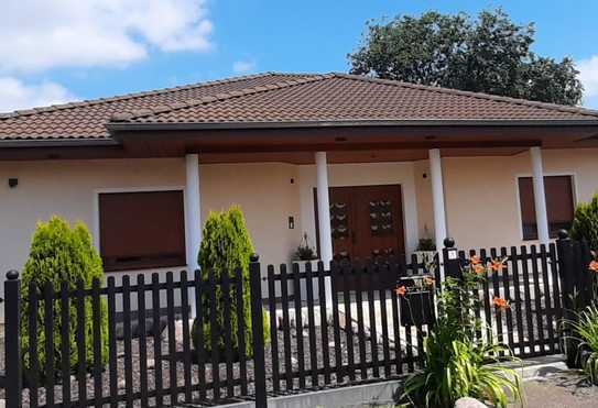 freistehender Bungalow/Einfamilienhaus mit Garagenanbau & Werkstatt