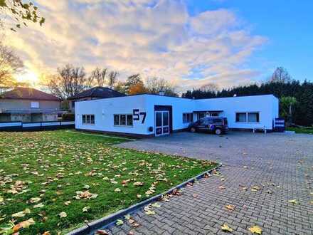 Arbeiten und Wohnen in einem: ~ 2.000 m² Grundstück, ~180 m² Wohnen, ~ 150 m² Gewerbe