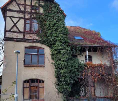 Mehrfamilienhaus, sanierungsbedürftig mit viel Potenzial