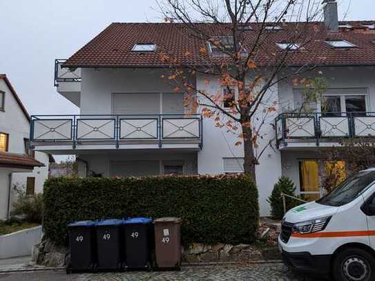 Schöne, helle 2,5-Zimmer-Wohnung mit Balkon, Einbauküche und TG-Stellplatz in Großbettlingen