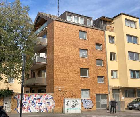 Wohnhaus mit zwei Garagen in Kölner Altstadt - Süd