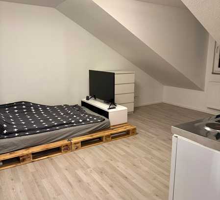 Helle Dachgeschosswohnung , incl Single-Küche