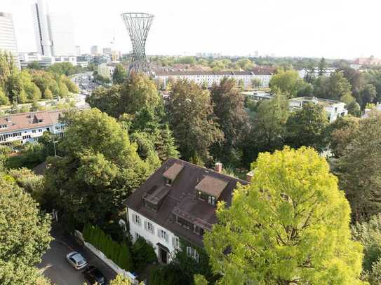 *Gegen Gebot* Bogenhausen: Anwesen mit zusätzlichen Grundstücken in Münchens begehrter Wohnlage