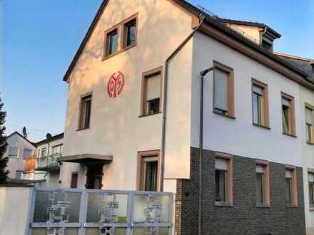 Der Traum vom Eigenheim und Vermietung! Individuelles Mehrfamilienhaus mit Innenhof in ruhiger Lage