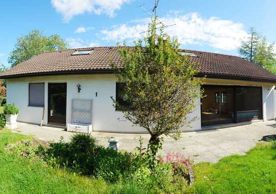 Attraktiver Villen-Bungalow mit großem Garten in einer idyllischen Lage