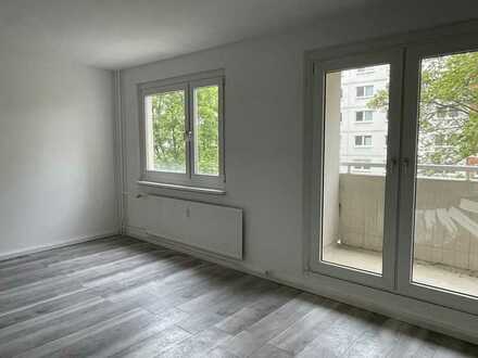 *Frisch renoviert 2-Zimmerwohnung mit Balkon*