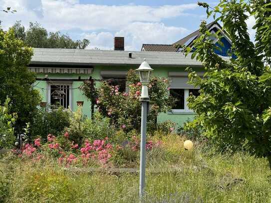 Einfamilienhaus im Biesdorf - mit 700 qm Grundstück - kurzfristig Einzug möglich.