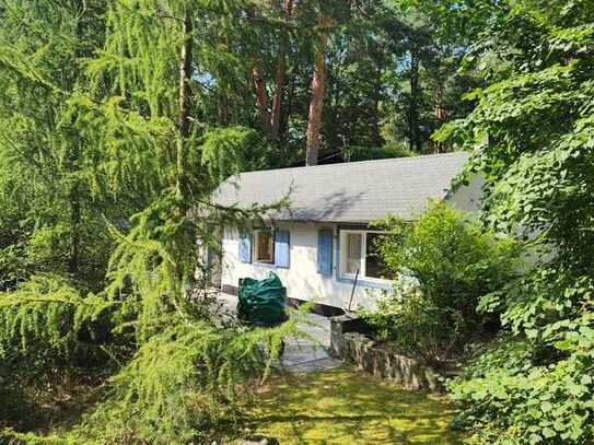 Großes und sonniges Feriengrundstück mit schönem Bungalow am Kanal zum Zemminsee