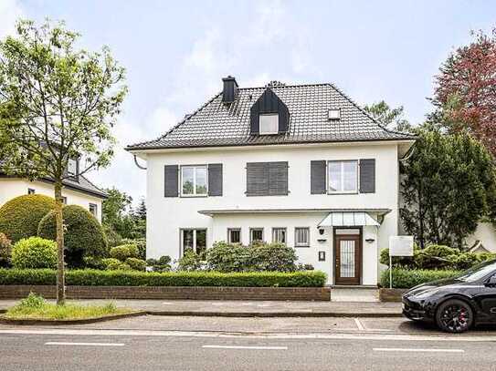 Ausbaufähige Stadtvilla mit Garten, Alt-Baumbestand, - zum Wohnen und Arbeiten