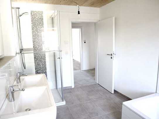Große Luxus Maisonette-Wohnung mit Top Einbauküche.