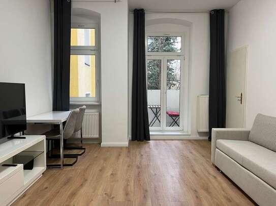 Ersteinzug: neu renovierte 2-Zimmer Designerwohnung im Herzen von Berlin (Prenzlauer Berg)