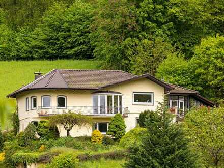 Repräsentative 9-Zimmer-Villa in Traumlage (Fernsicht, Waldrand, Wiese) in Gorxheimertal