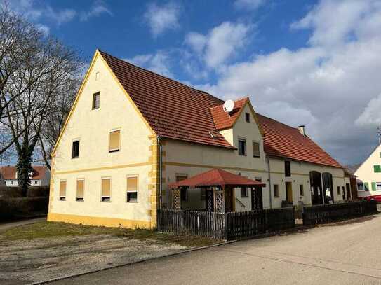 Einfamilienhaus mit 2 Scheunen - Baugenehmigung für 4 Wohneinheiten vorhanden!