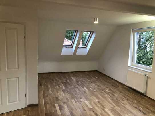 Helle 2-Zimmer-DG-Wohnung mit gehobener Innenausstattung zur Miete