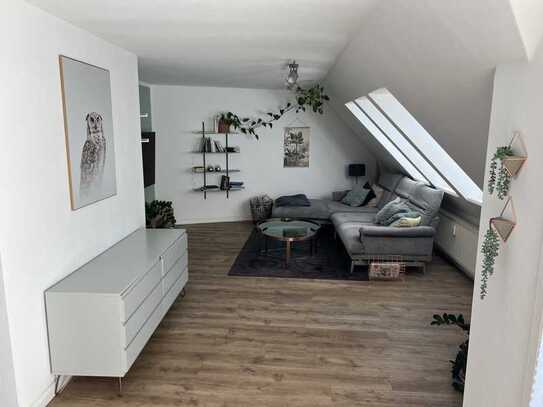 Helle Maisonettewohnung mit 4 Zimmern, EBK und Balkon