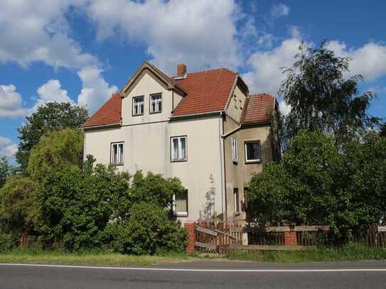 Günstiges 8-Zimmer-Mehrfamilienhaus in Pockau-Lengefeld Pockau