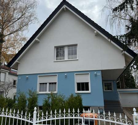 Stilvolle 3,5-Zimmer-Terrassenwohnung mit Einbauküche und Garten in Berlin