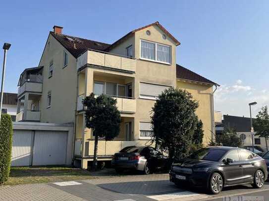 Lichtdurchflutete Dachgeschosswohnung mit offenem Giebel und 2 Sonnenbalkonen