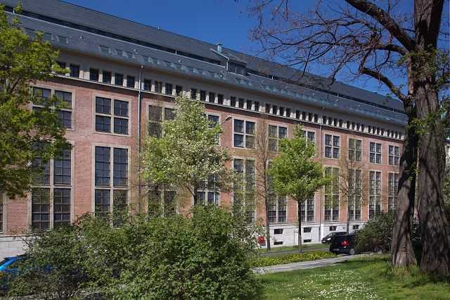 "Charmante 4-Zimmer-Wohnung im historischen Anbau des Deutschen Buchgewerbehauses"