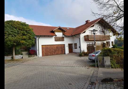 Grosses Prov.frei EFH mit Einliegerwohnung Doppelgarage, 4 Stellplätze, grossen Garten