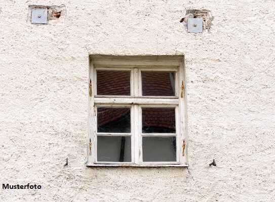 Abrissreifes Einfamilienhaus mit Stallanbau