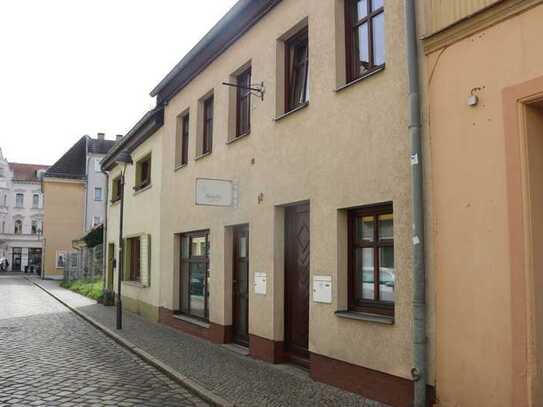 Stadthaus mit zwei Einheiten zu Verkaufen!