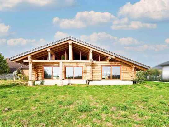 Traumhaftes Holzhaus: Wohnen mit großem, sonnigem Garten und naturnaher Lage