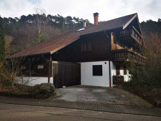 Charmantes Holzhaus inmitten des Pfälzer Waldes