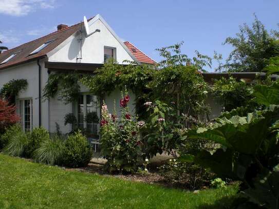 Wohnung/Eigenheim mit großer überdachter Terrasse und wunderschönem Garten zu vermieten