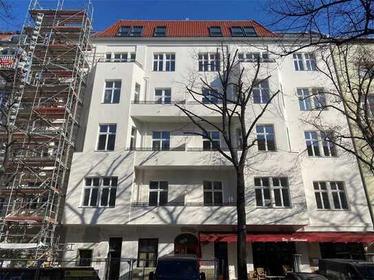 Repräsentationsräume am Savignyplatz mit breiter Schaufensterfront VERMIETET