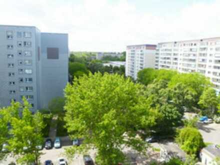 gut geschnittene, helle 4 Zimmer-Wohnung, Balkon/Loggia, 2 Bäder, Lift, viele Extras, bezugsfrei