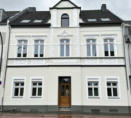 Charmante 2-Zimmer-Wohnung im kernsanierten Denkmalschutz-Objekt mit E-Ladesäule im Hof