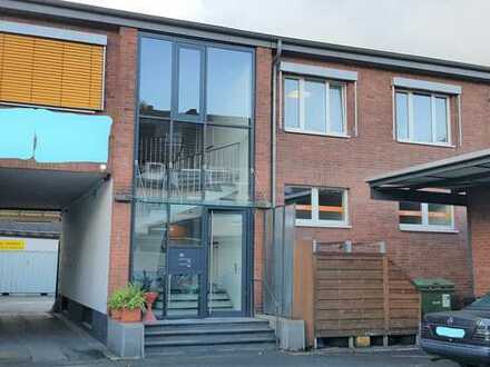 Büro/Praxis 220 oder 163 qm mit 7 oder 6 Räumen in Köln-Bickendorf zu vermieten