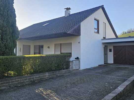 Attraktives Haus mit Einliegerwohnung und ausgebautem Dachgeschoss in Obersulm in schöner Lage