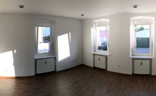 Kleine renovierte 2-Zimmer-Hochparterre-Wohnung mit EBK in Worms