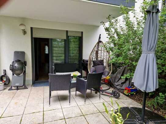 Schicke EG-Wohnung mit Gartenanteil und Garage