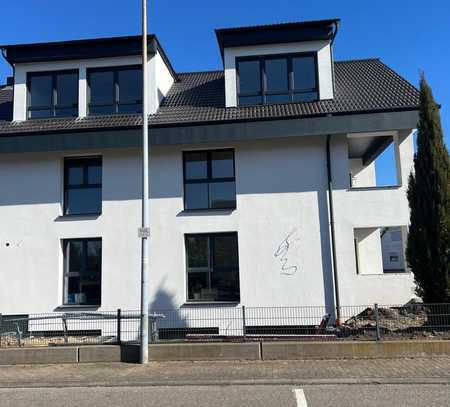 Kernsanierte 3 Zimmer Wohnung im Gartengeschoss eines KFW 70 Hauses