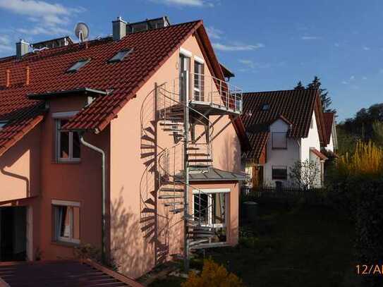 Gemütliche Doppelhaushälfte mit PV, Solarthermie, Einliegerwg. DoppelCarport, sehr ruhig gelegen