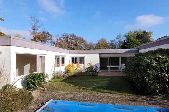 Einfamilienhaus mit Schwimmbad und Garage auf dem Kaiserberg