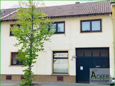 Zweifamilienhaus Waghäusel, 196 m² Wohnfläche mit ausbaufähiger Scheune auf 648 m² Grundstück