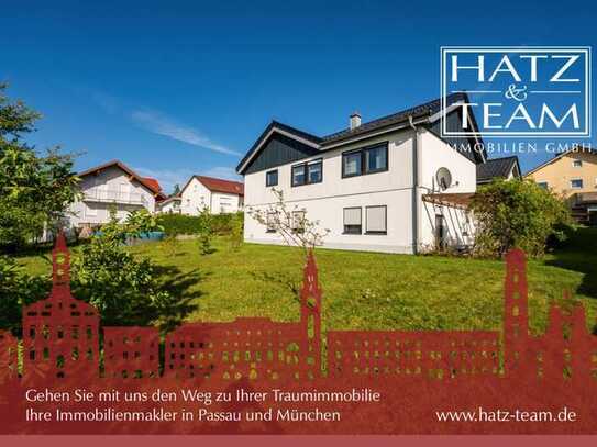 Zweifamilienhaus mit Einliegerwohnung auf großem, sonnigen Grundstück