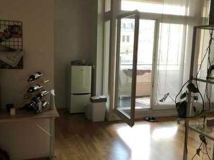 Schönes Loft 1,5 RW - mit Loggia und EBK im Zentrum Ost