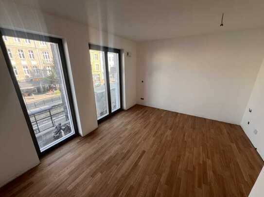 Weißensee: Berliner Allee: ERSTBEZUG im NEUBAU - ab SOFORT: 1-Zi-Whg, 24m² + BALKON - VHS 5. OG