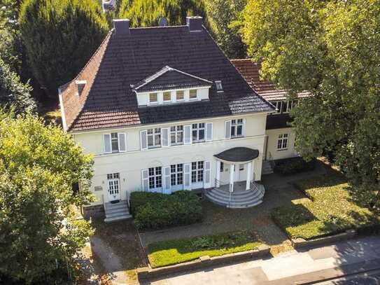 Villa Gartenstadt: Solitärgebäude mit Stellplätzen!