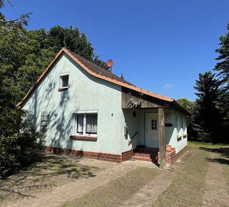 sanierungsbedürftiges EFH mit ca. 3.290 m² Grundstück in ruhiger Feldrand-Lage