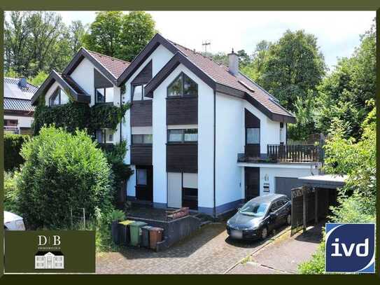 Großzügiges Zweifamilienhaus mit tollem Fernblick