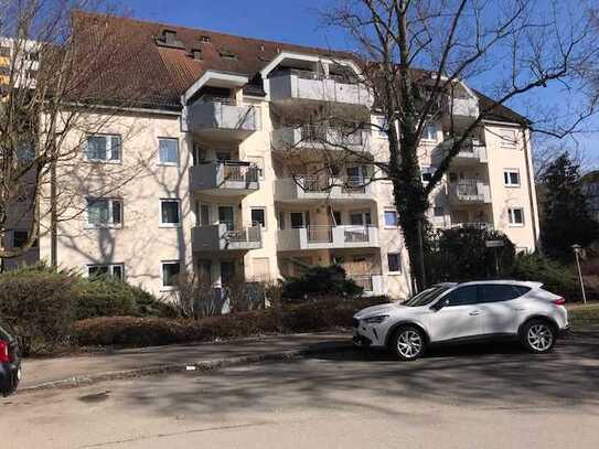 Attraktive 2,5-Zimmer-Wohnung in Ulm, Bessererstrasse ("Stadtresidenz") - mit TG-Stellplatz