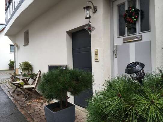 Besondere 3-Zimmer-Wohnung in Aichtal mit gr. Atelier (Maisonette) in historischem 2-Fam.-Haus