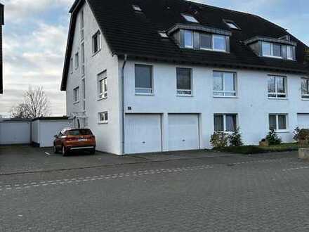 Helle und neuwertige 4 Zimmer Etagenwohnung in Korschenbroich-Herrenshoff mit Einzelgarage