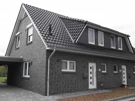 Doppelhaushälfte mit EBK, Terrasse, Carport mit Glasdach und Geräteschuppen